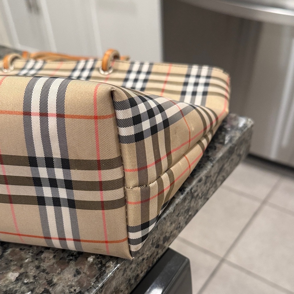 VINTAGE NOVA CHECK BURBERRY TOTE - Picture 5 of 11
